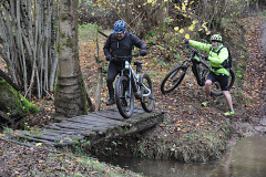 2_TL23044